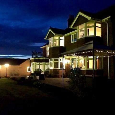 The Moorhead Bed & Breakfast Wem Exterior photo